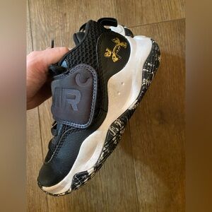 Boy’s Under Armour shoes *worn once for practice*